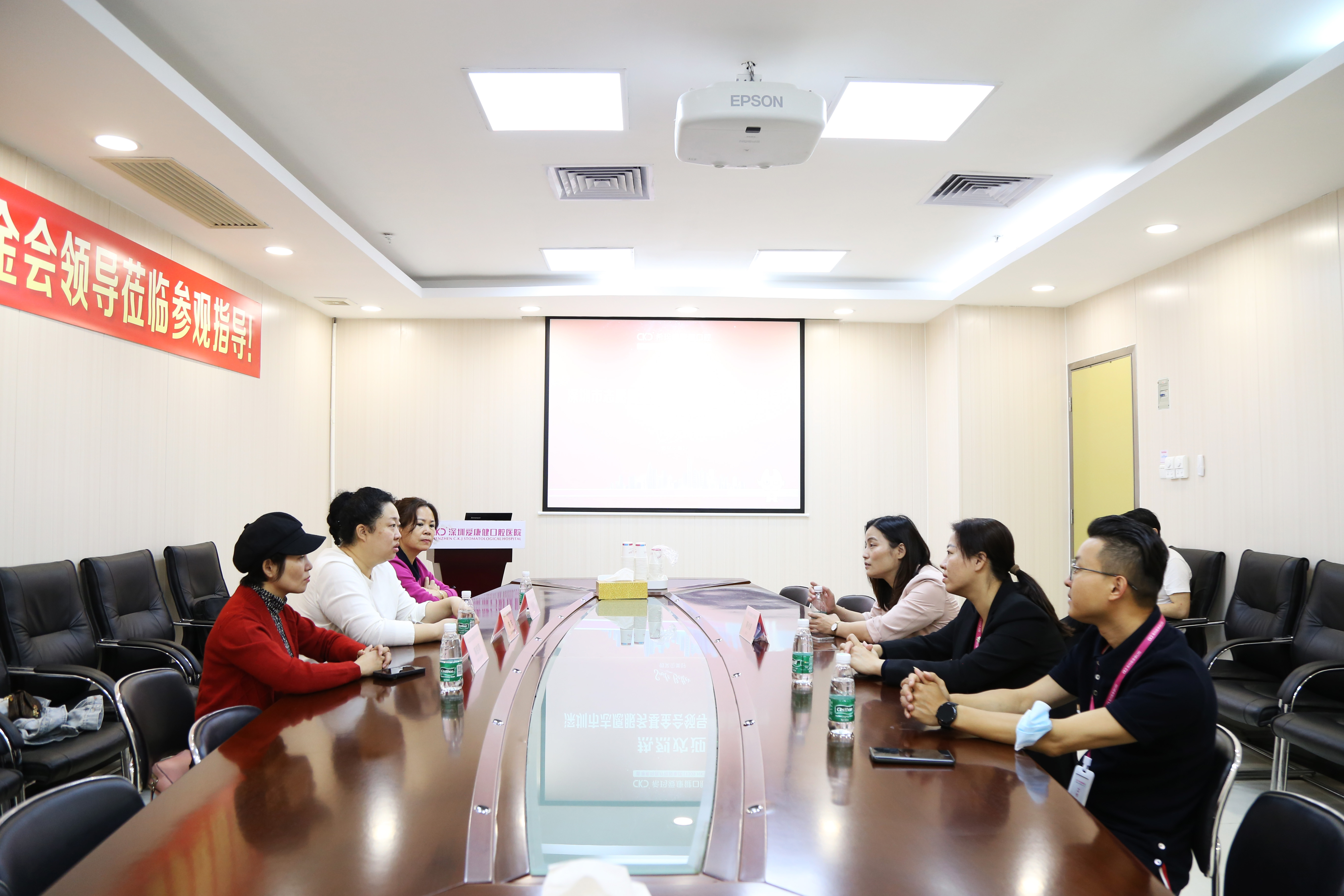 ?，攼?ài)康健口腔未來(lái)將與市志愿服務(wù)基金會(huì)共建U站，弘揚(yáng)志愿者服務(wù)精神